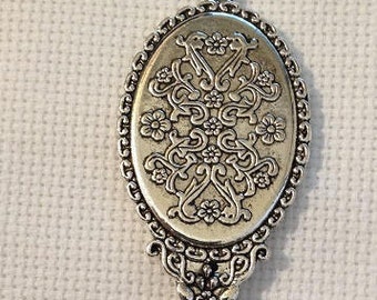 Hand Mirror Needle Minder