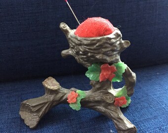 vintage pin cushion, Pincushion sewing room decor, vintage 1940s,plastic branch pincushion sweet vintage decor, 3.5 x 3.5, Box M