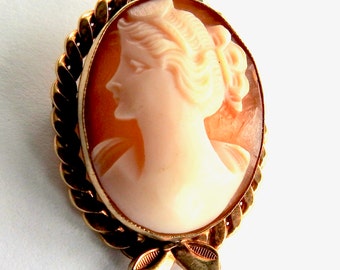 Carved Shell Cameo Brooch/Pendant