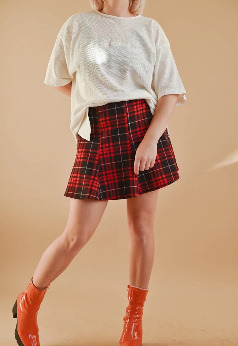 Y2K Fashion: How to Wear Y2K Outfits in 2023