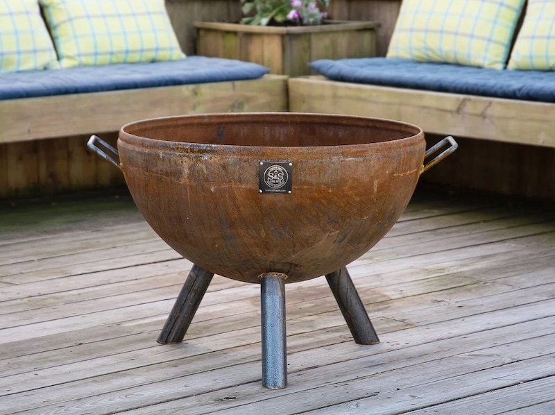 Round fire pit with legs from Etsy