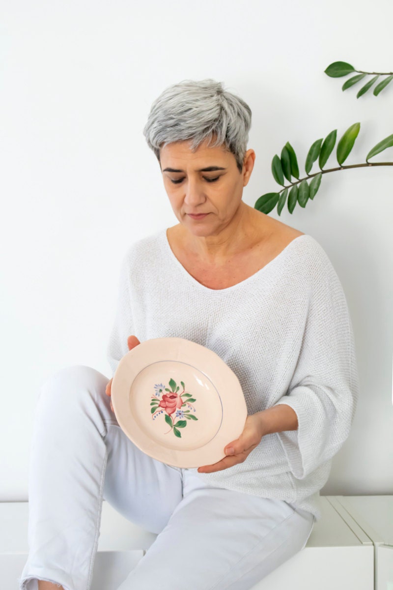Anne-Lise with a vintage floral plate