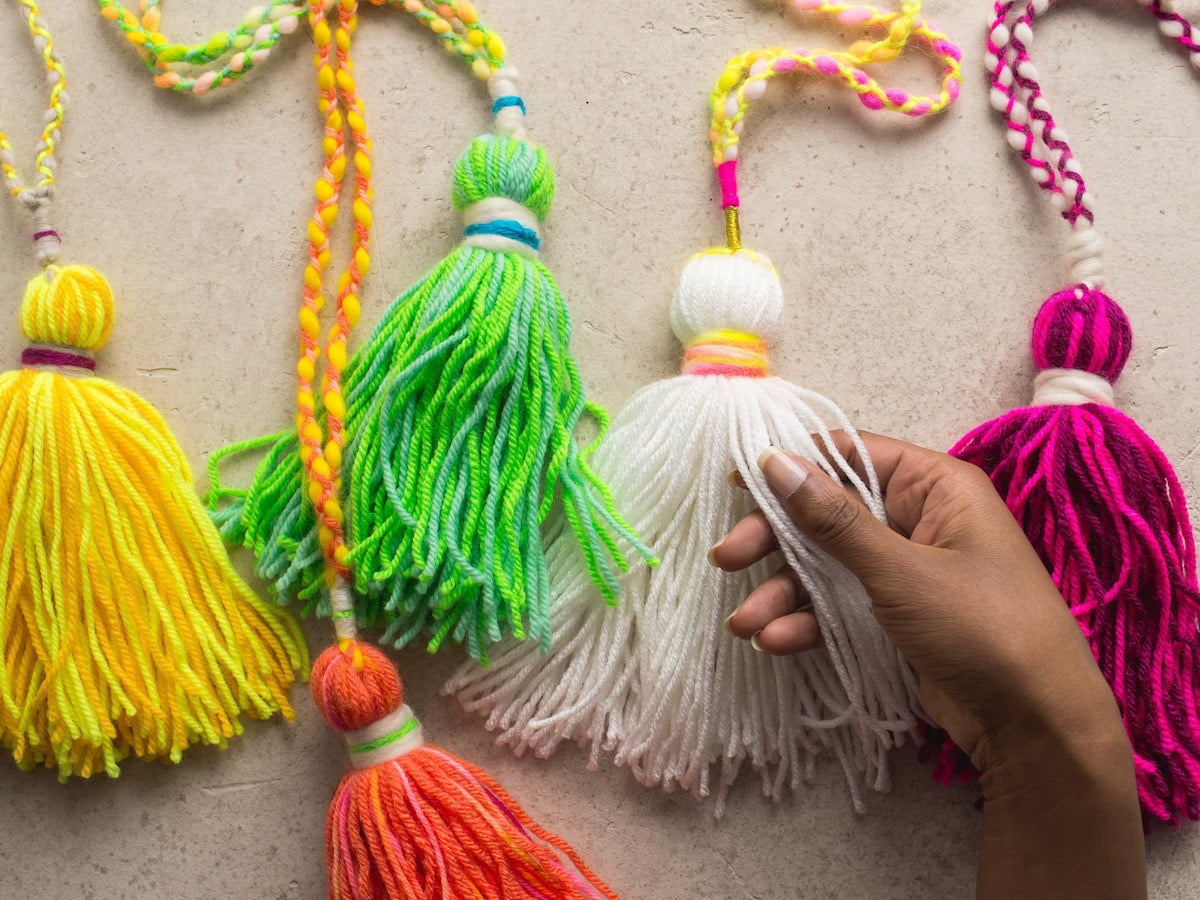 DIY yarn tassels DIY yarn tassels