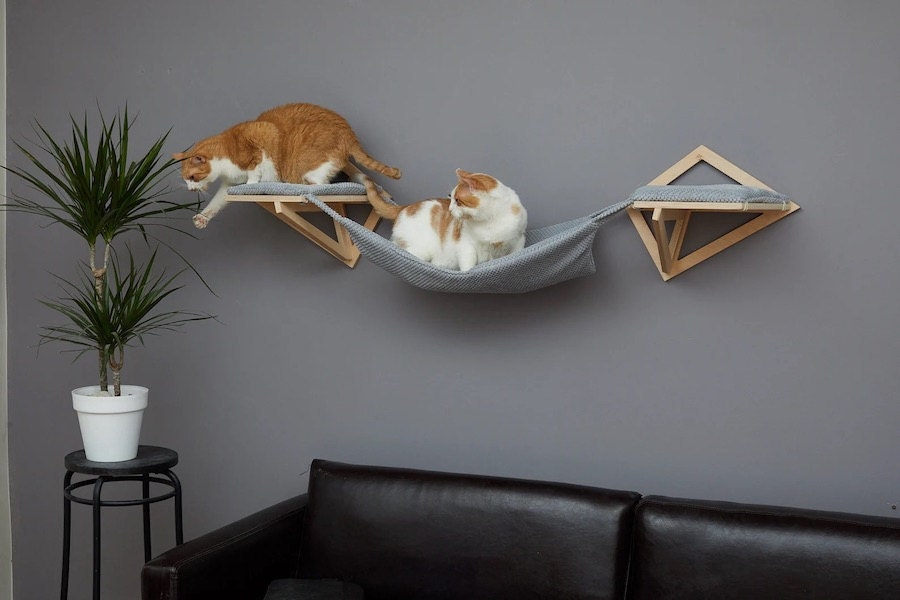 Wall-mounted hammock for cats