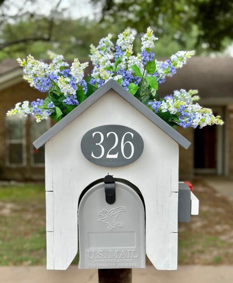 Unique mailbox planter on Etsy.