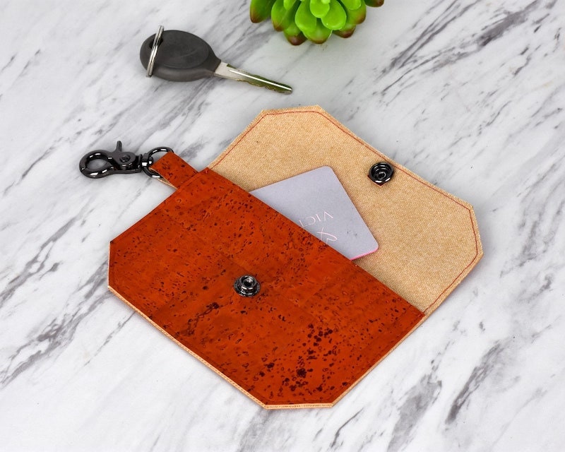 Best minimalist wallets: vegan keychain wallet