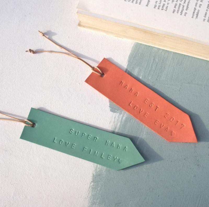Mother's Day gift to grandma - Personalized leather bookmark with message to grandma