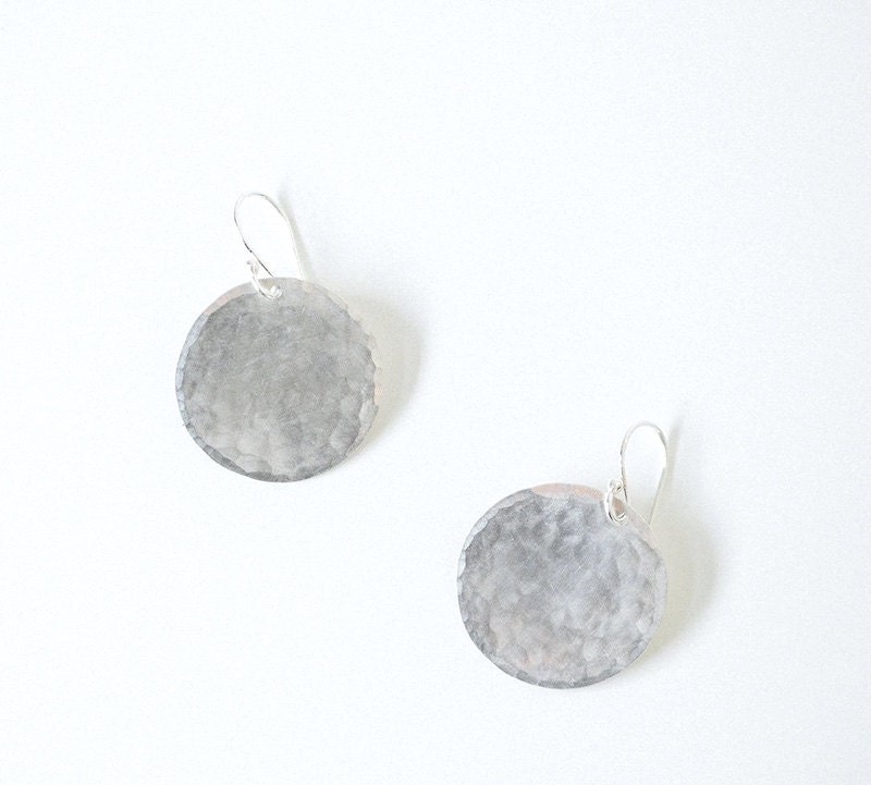 Silver disc earrings from Enarmoured on Etsy