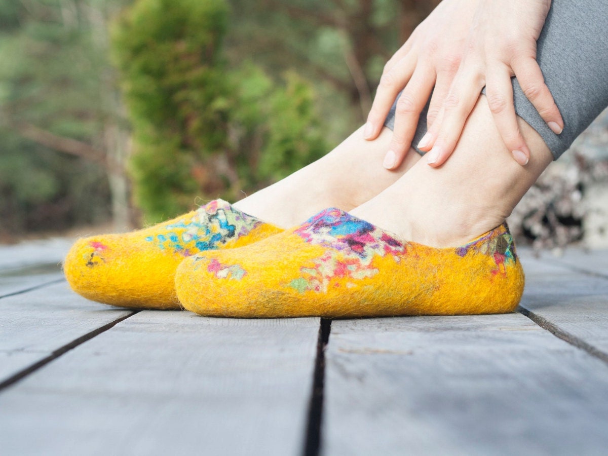 Best Slippers - 18 Pairs For Everyone To Enjoy Best Slippers - 18 Pairs For Everyone To Enjoy