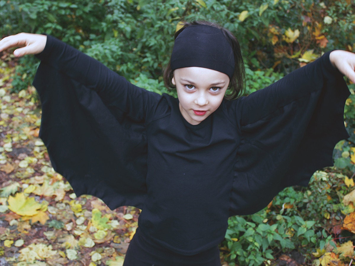 How to make an easy DIY bat costume and bat wings