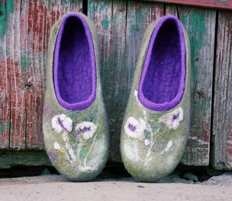 Best cute slippers: felted flower slippers