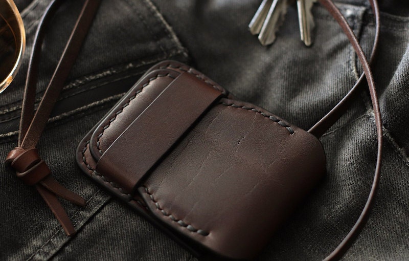 Best slim wallets: slim lanyard wallet
