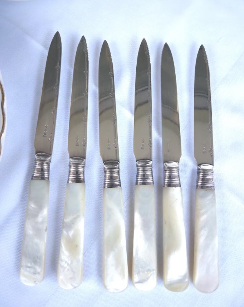 Knifes with pearl handles