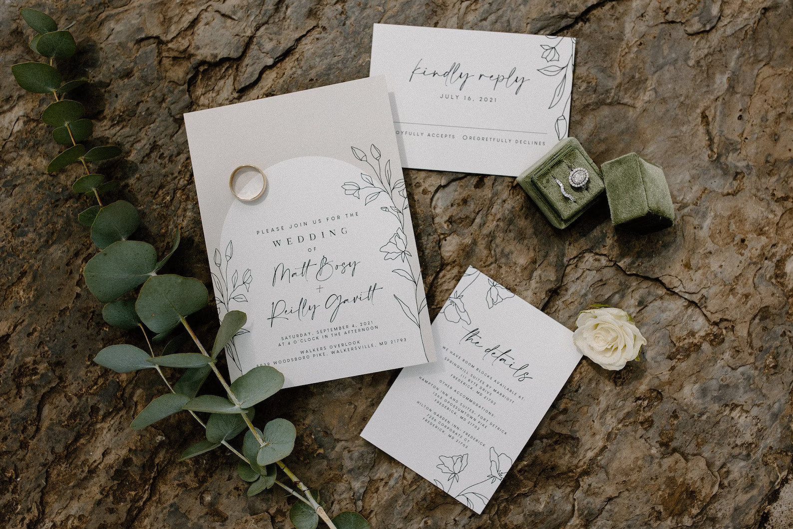 Minimalist floral wedding invitation from Etsy