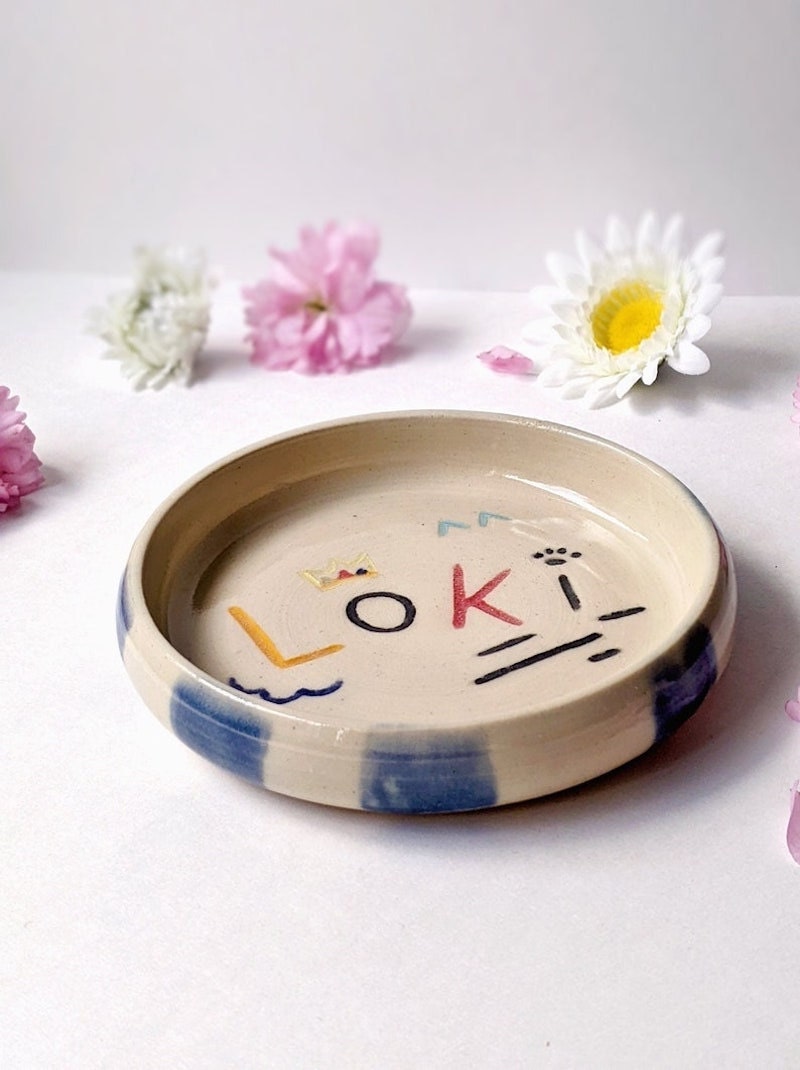 Personalized cat food dish