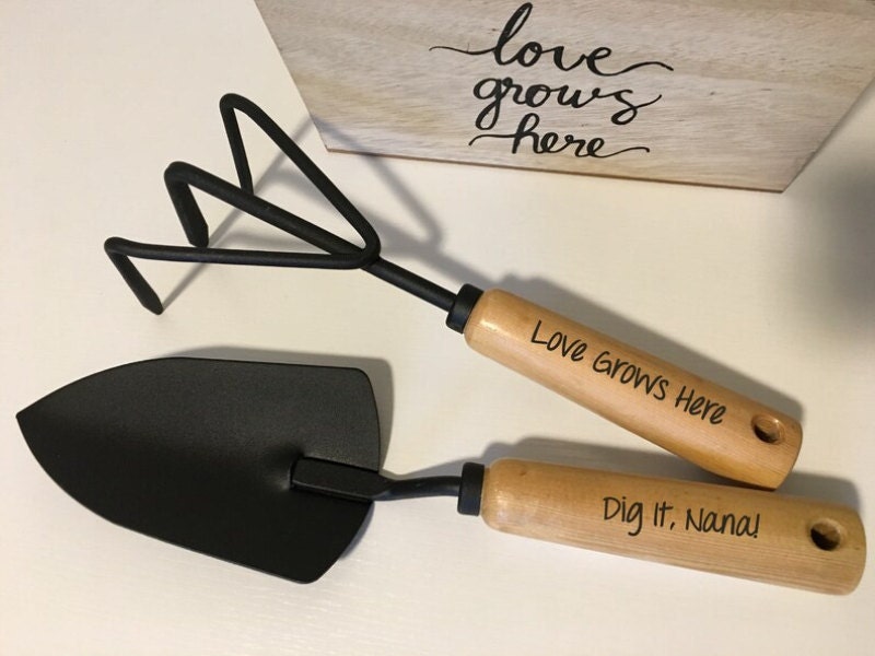 Mother's Day gift to grandma - Engraved gardening tools