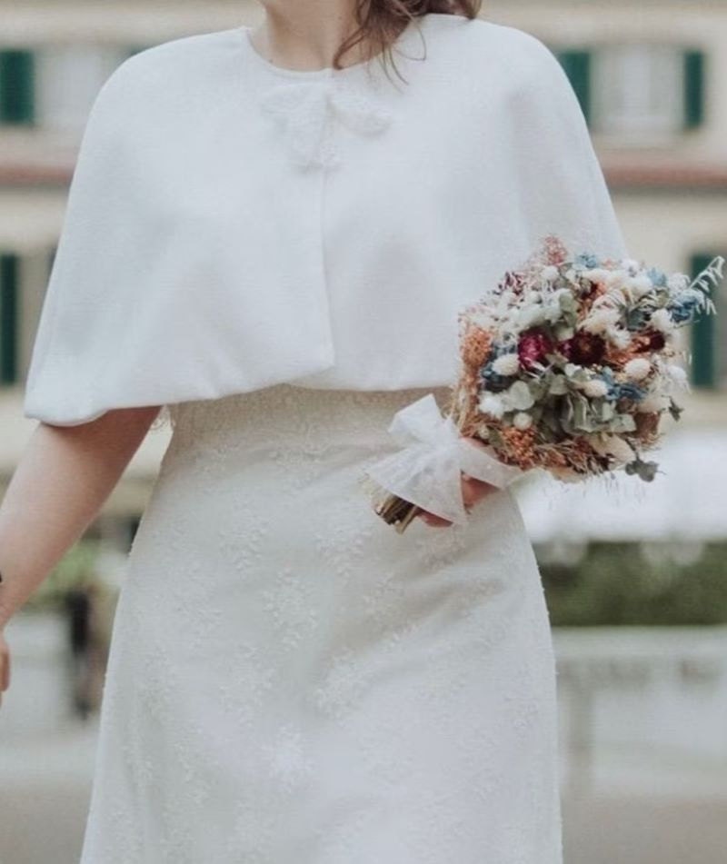 Warm bridal cape with bow