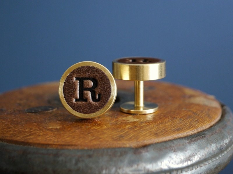 Cool groomsmen gifts: Personalized leather cufflinks