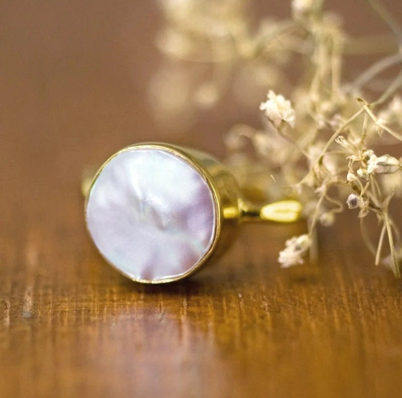 Round mother of pearl ring