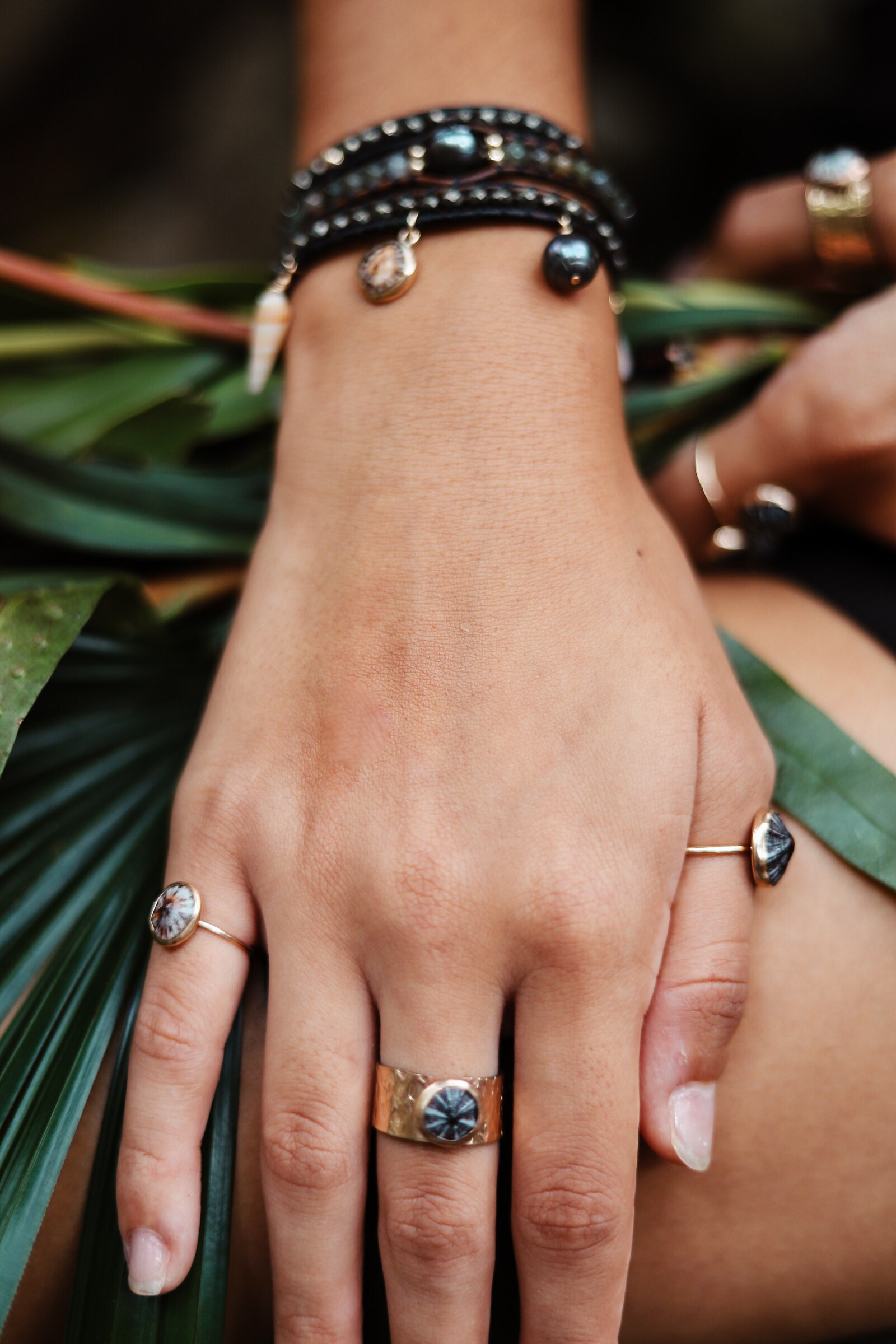 【tta】 MAUI LEATHER BRACELET-DEEP GREEN : ARCHIVE-005 MAUI LEATHER BRACELET-NAVY : ARCHIVE-005 - towtow.archive