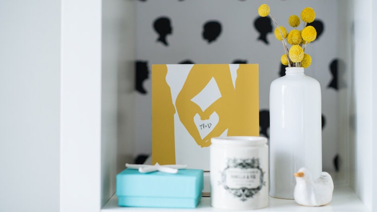 Le papier store silhouette necklace