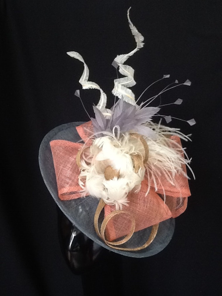 LisaFarrellMillinery - Etsy display picture 2