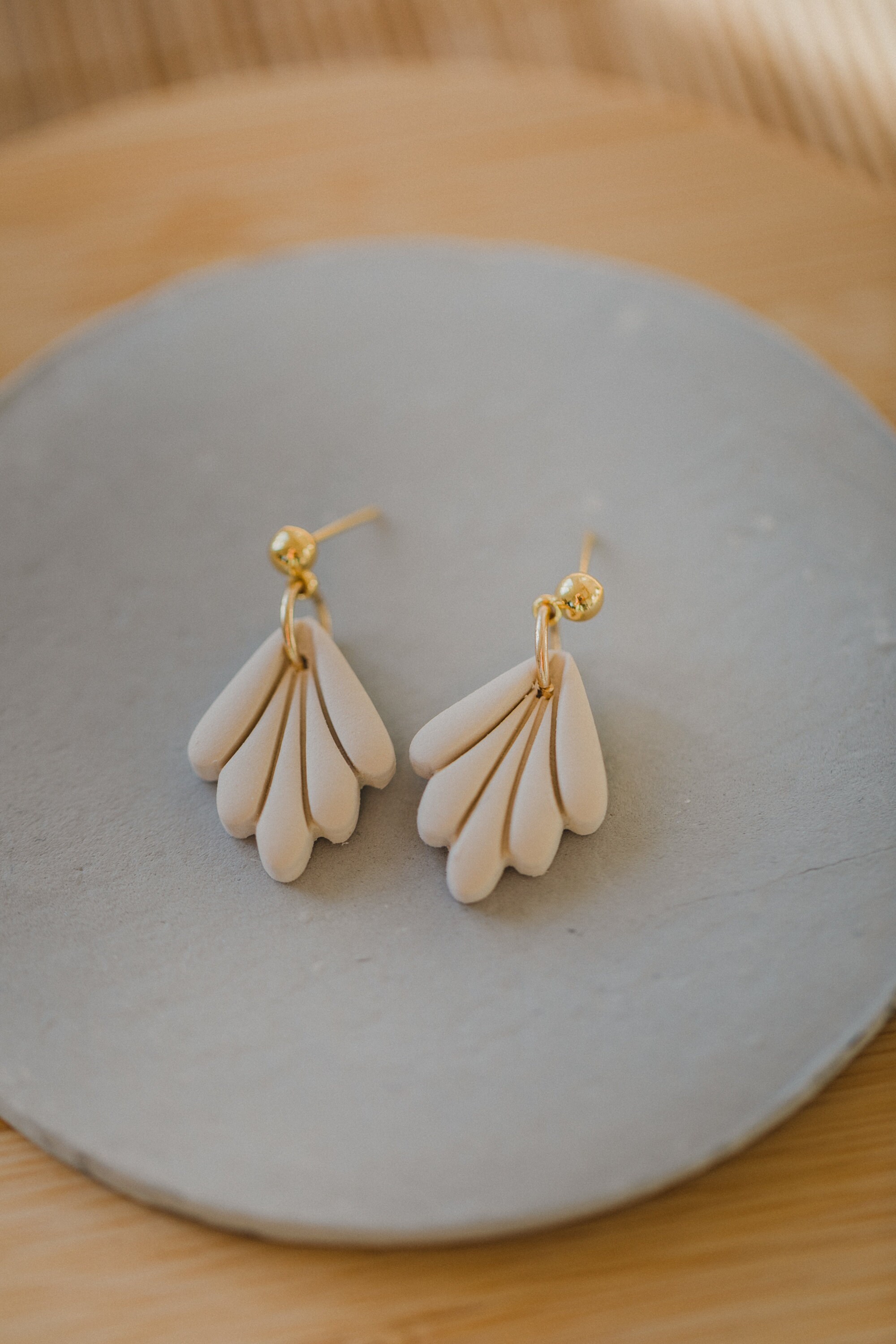 Kleine Ohrringe Blatt aus Polymer Clay