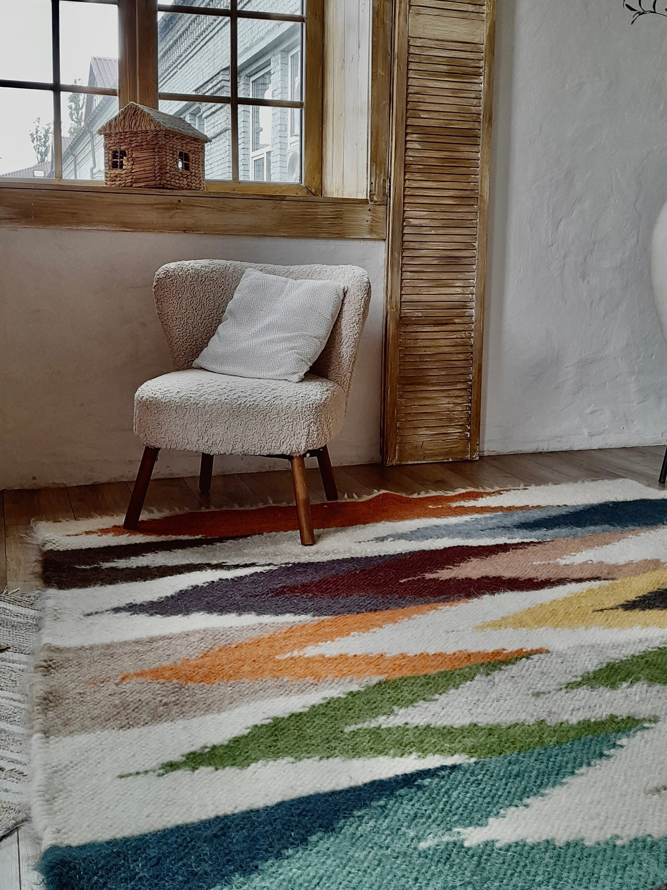 Natural Sheep Wool Throw Blanket – Warm and Cozy Texture – Ideal for Scandi Home Décor – Traditional Design
