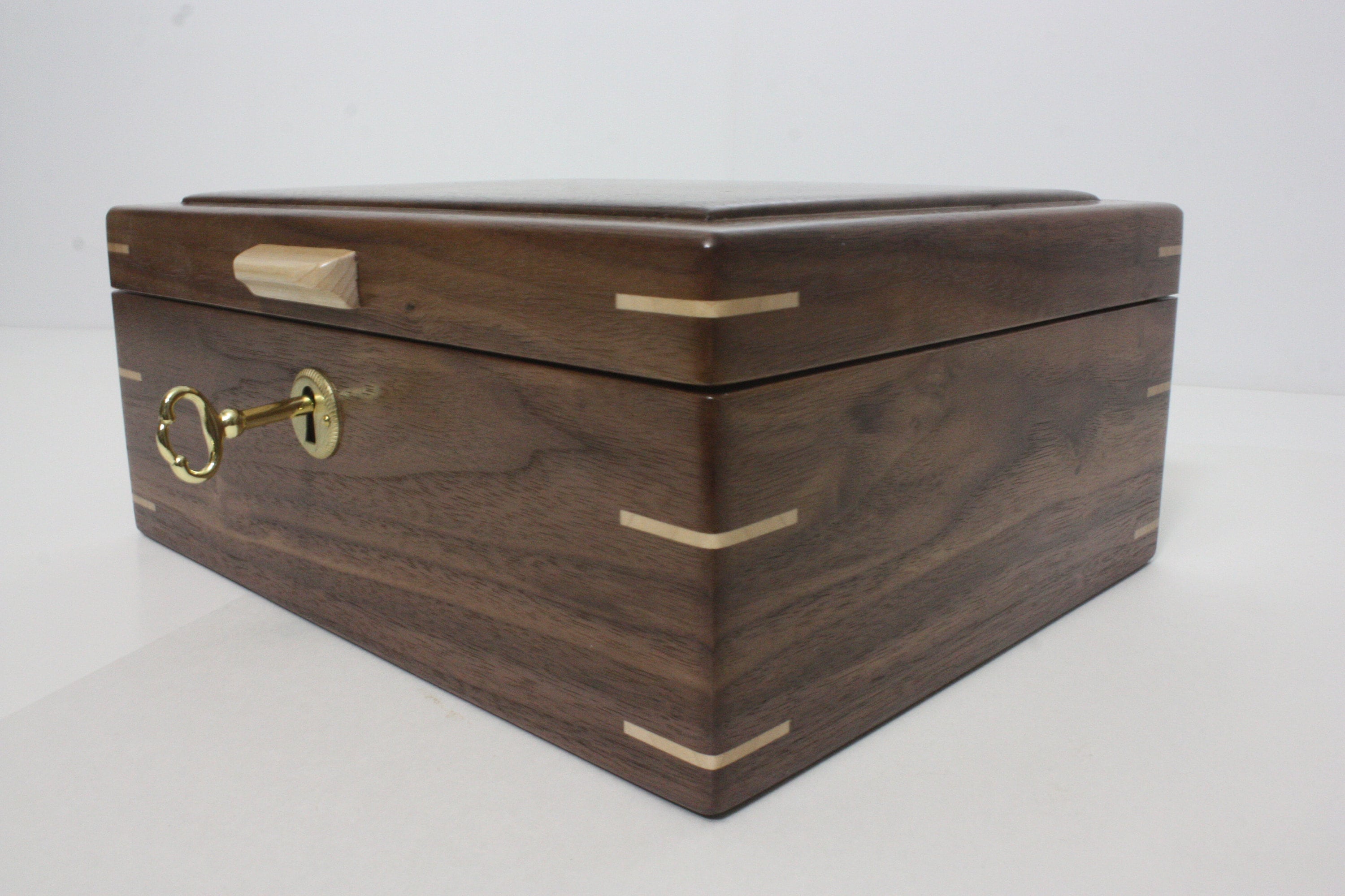 Locking Box with corner splines