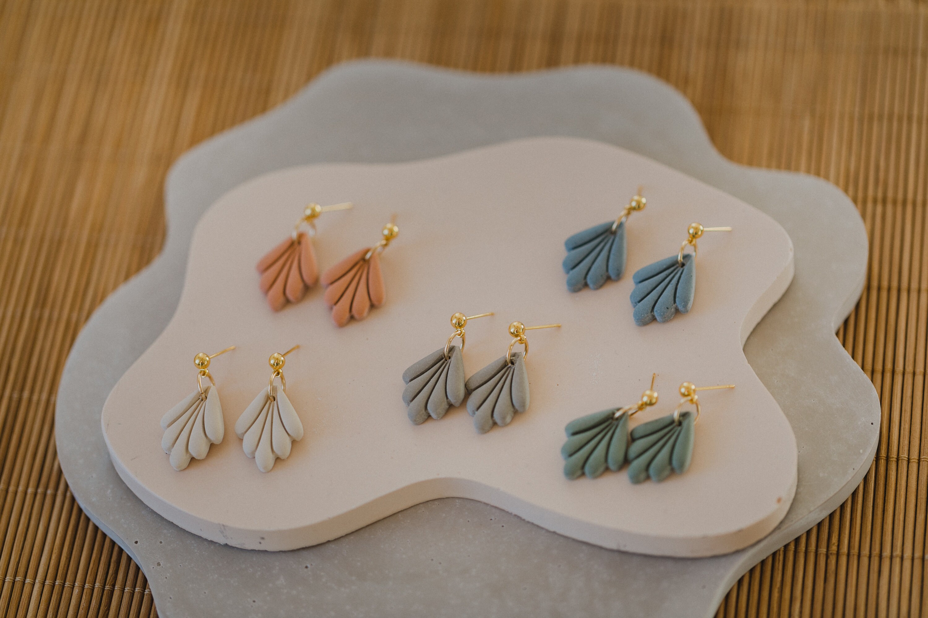 Kleine Ohrringe Blatt aus Polymer Clay