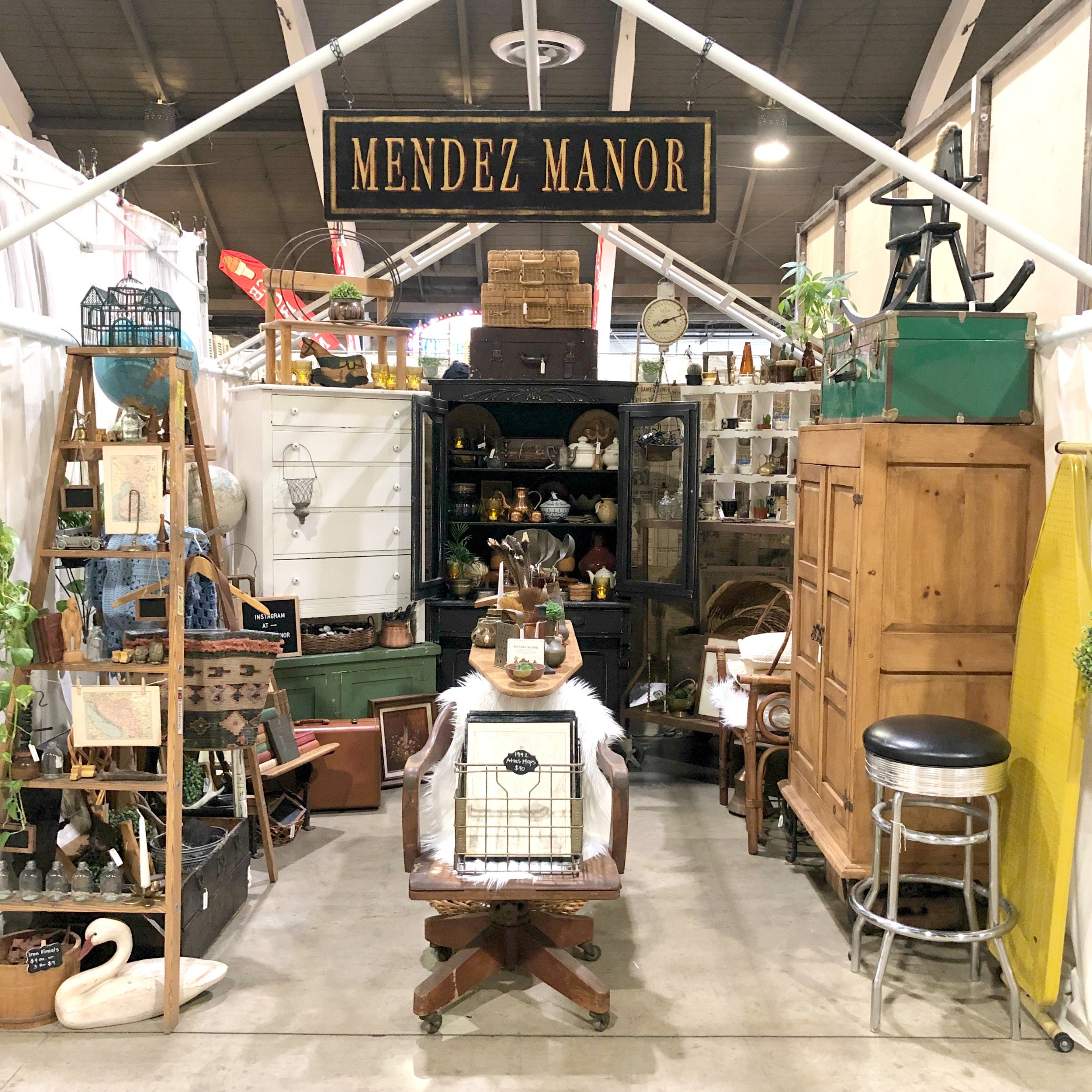 Mendez Manor Vintage