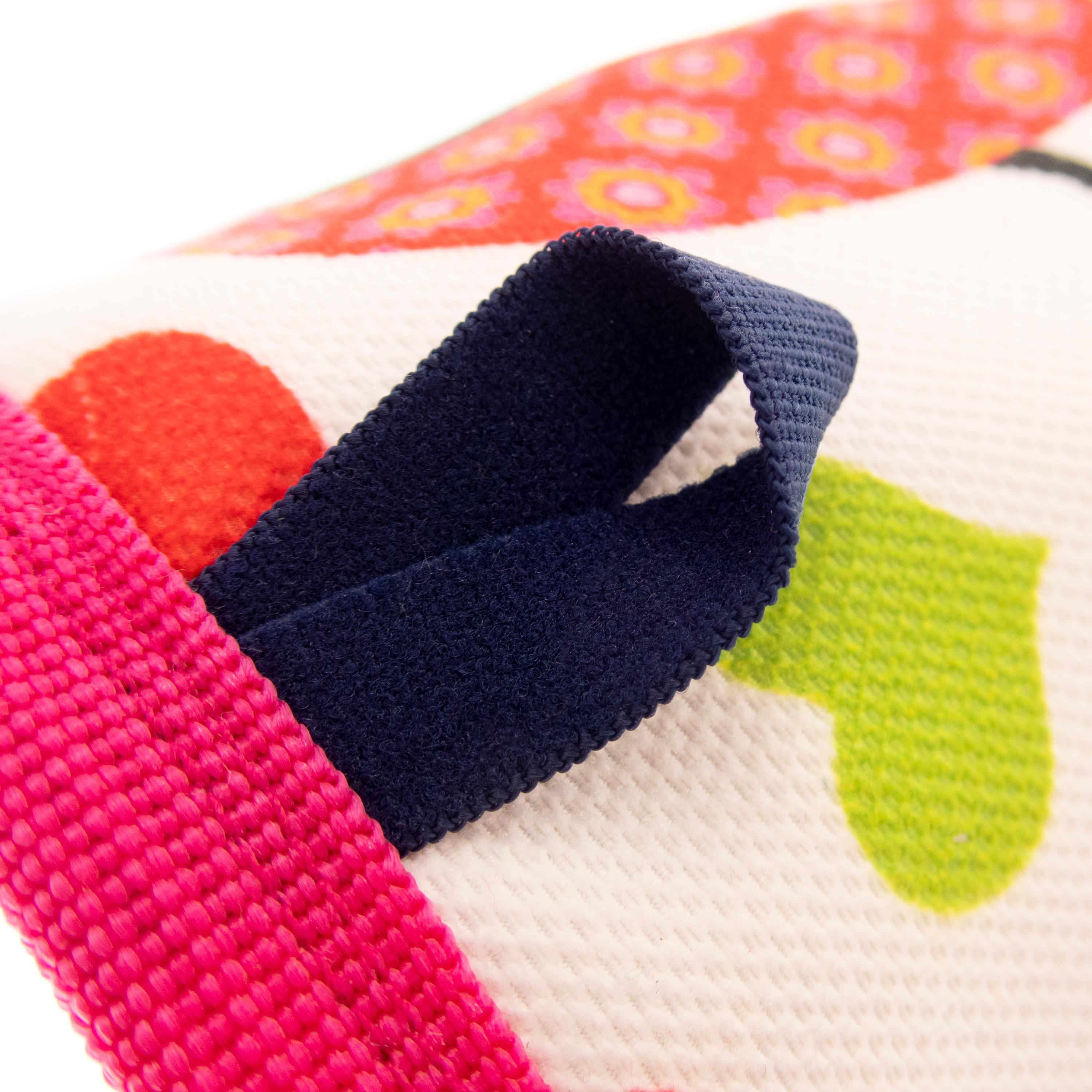 Small bouldering chalk bag made for children’s hands and active climbing
