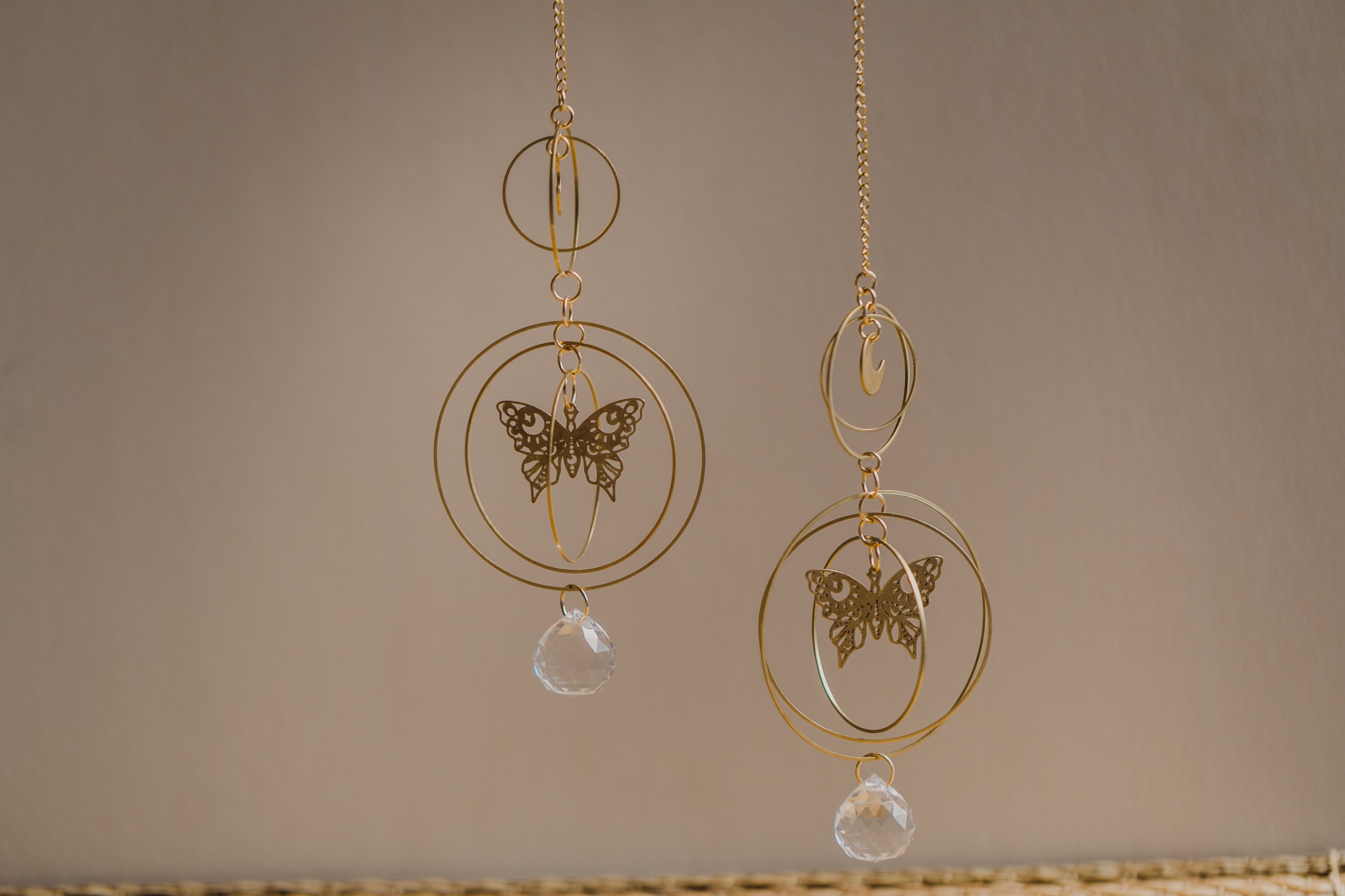 goldene Suncatcher mit Regenbogen Kristall