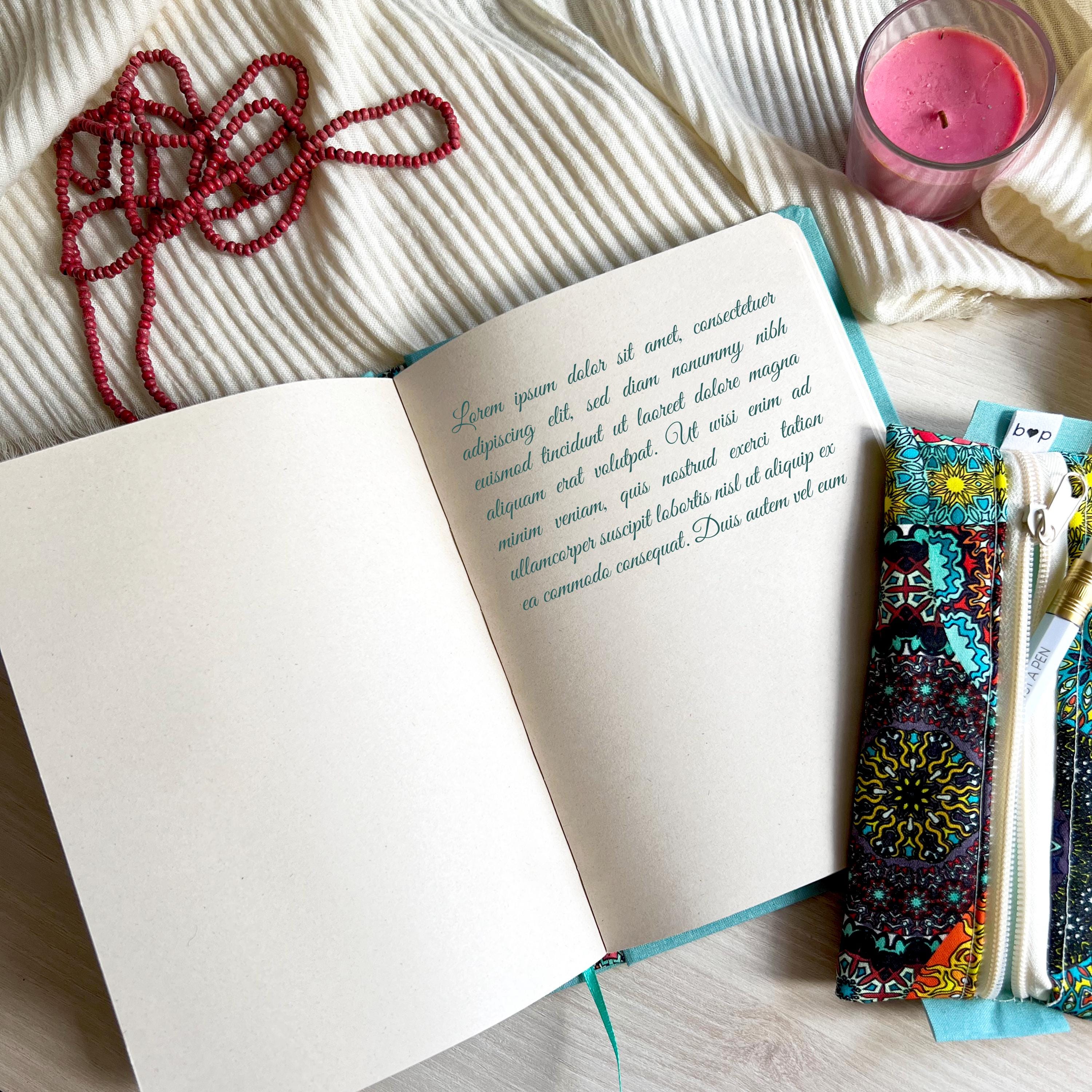 Un journal es un cuaderno para anotar tus pensamientos, emociones, metas o cualquier registro a documentar