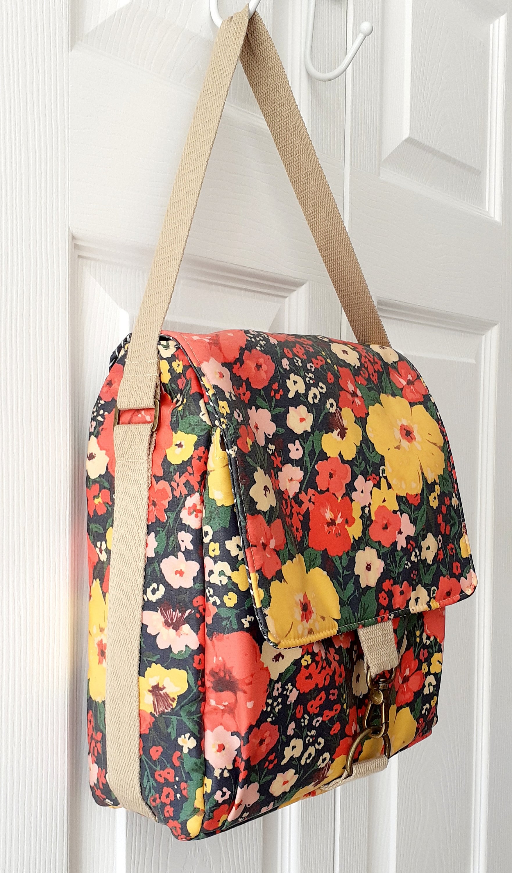Nine to five lunch bag pdf sewing pattern from Sew Sofia Bag Patterns