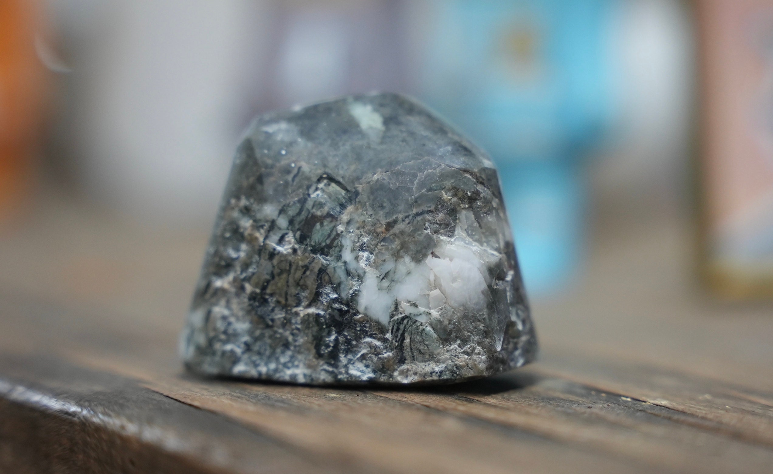 emerald stone for meditiation