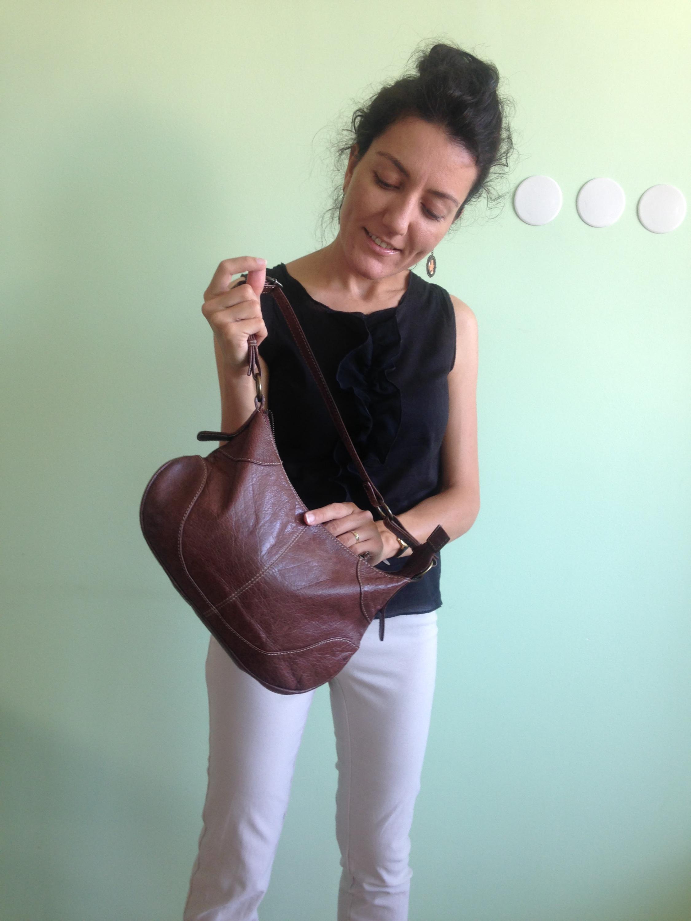 Me modelling a vintage brown leather hobo bag back in the early days