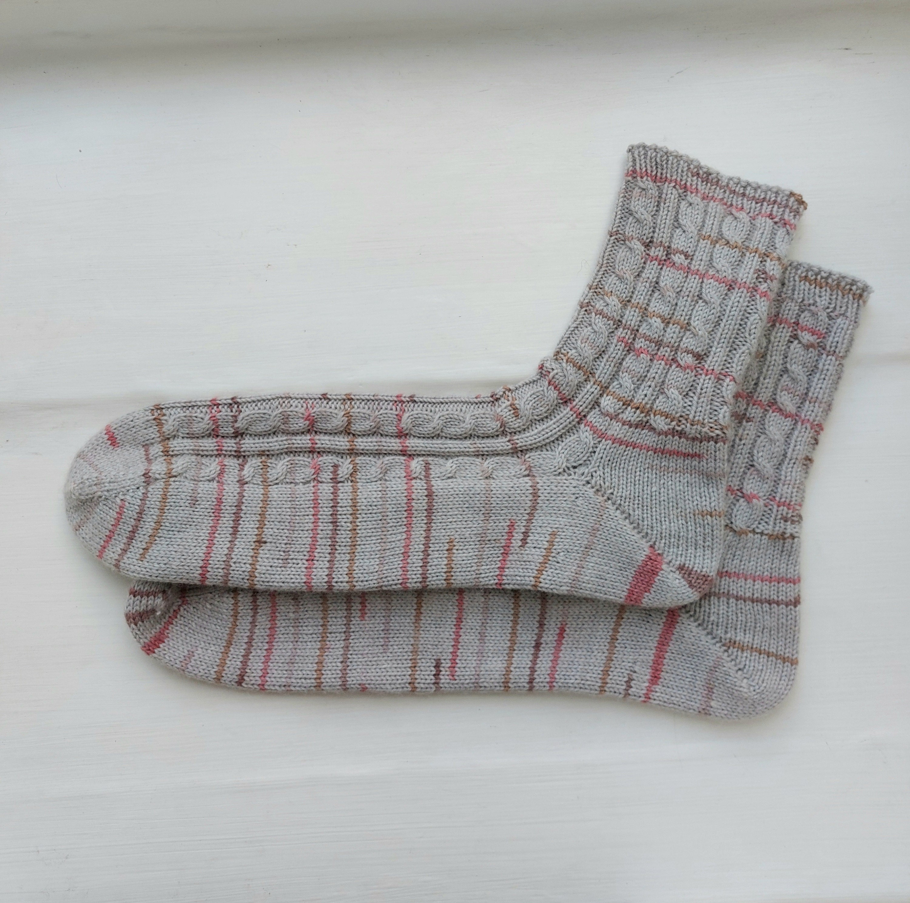 Cashmere socks with cable pattern