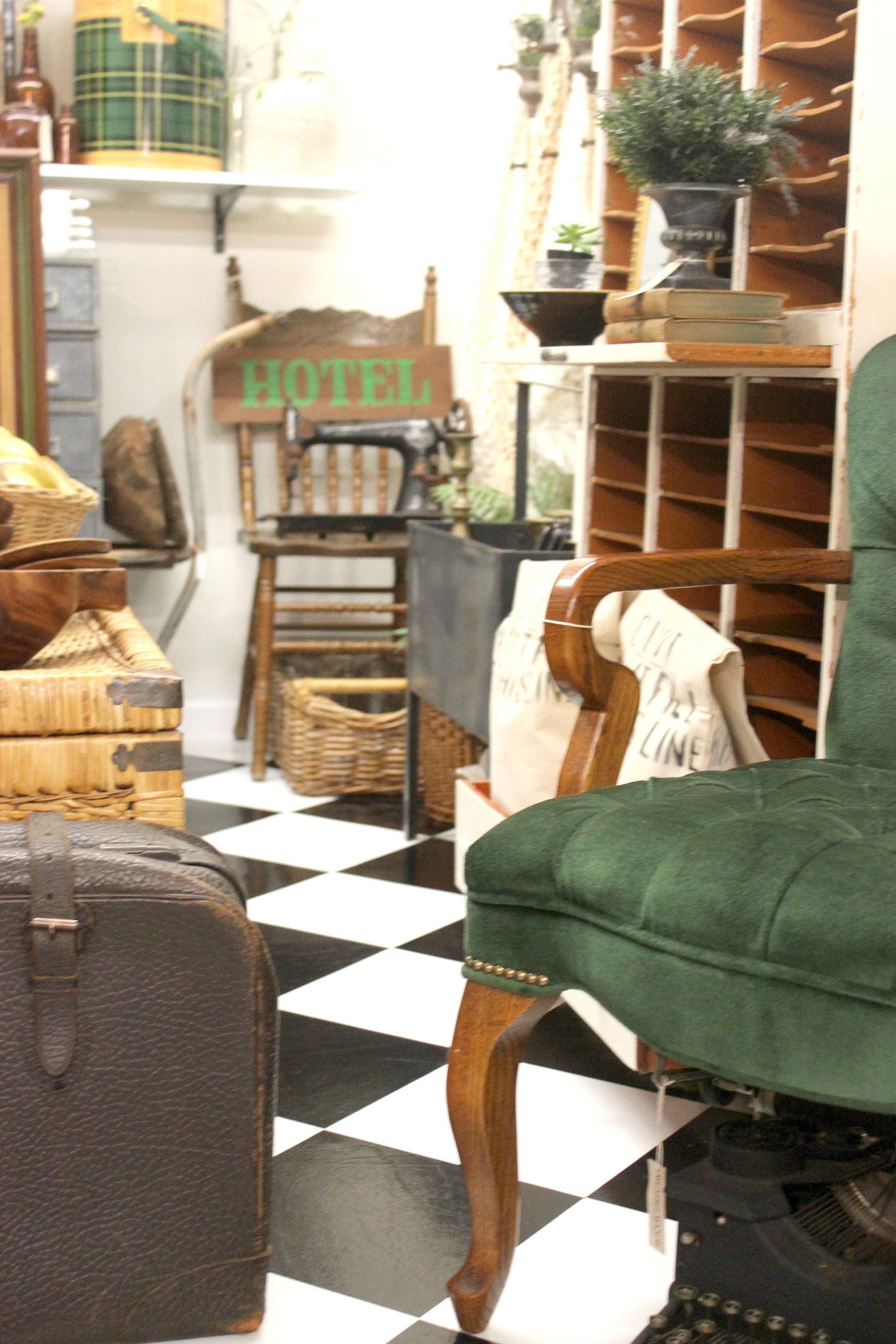 Mendez Manor Vintage/Pomona Antique Mart
