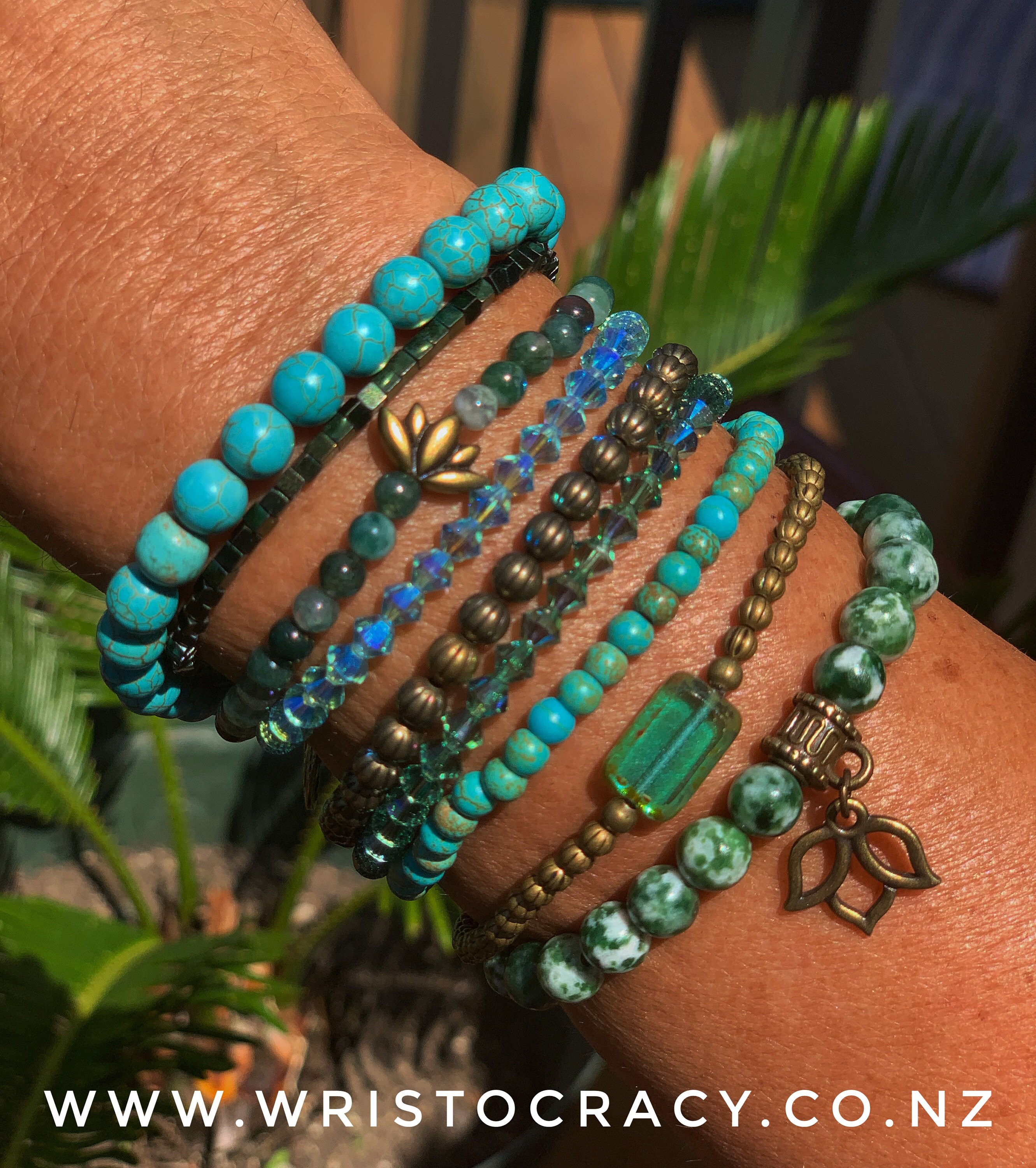 Combine your green agate with Turquoise Magnesite 🐬🦋 for an incredible summery look ....