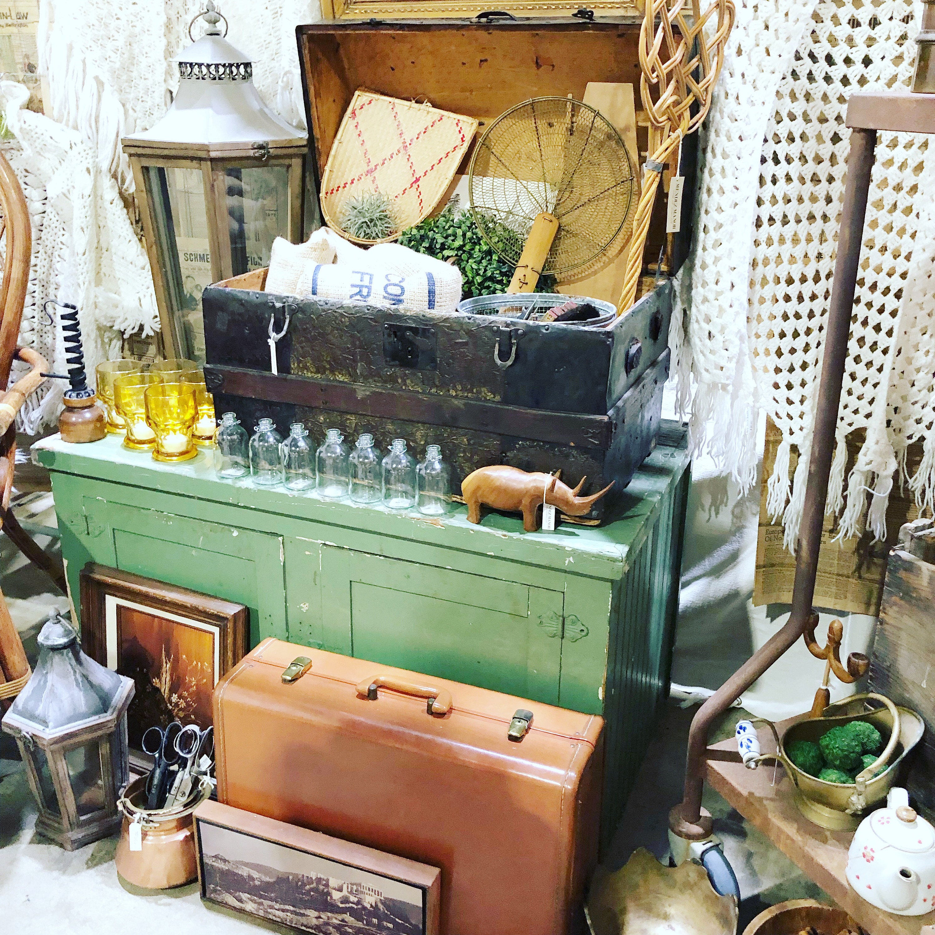 Mendez Manor Vintage