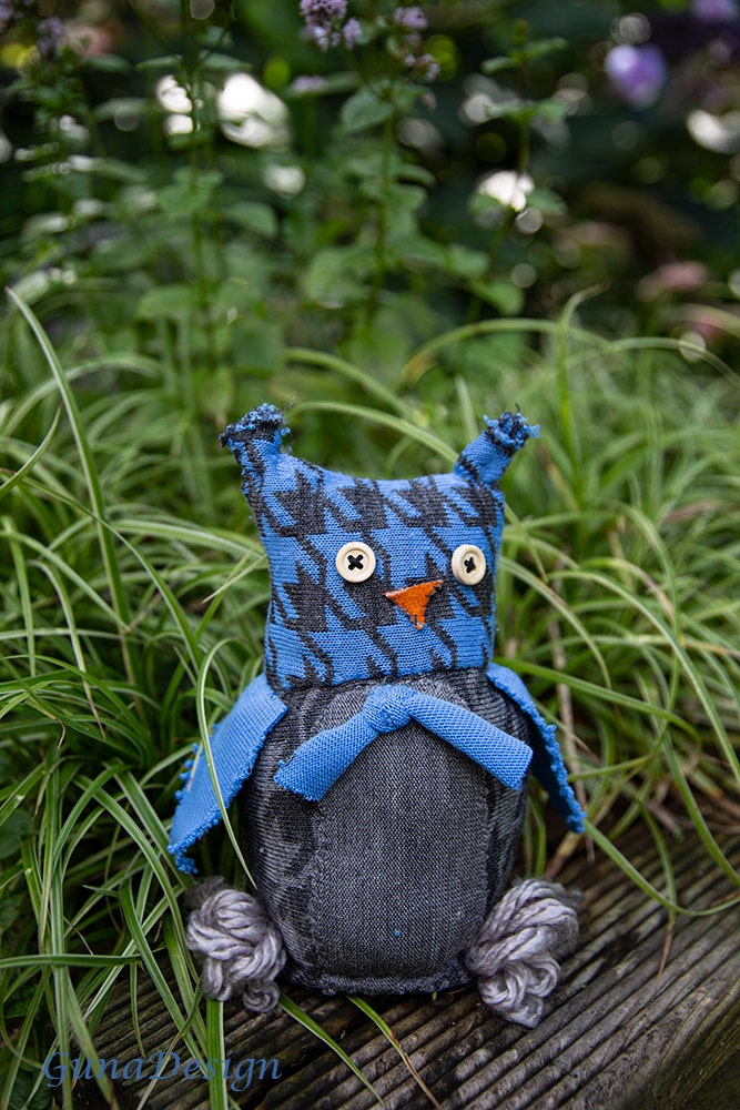 gunadesign owl from old sweaters