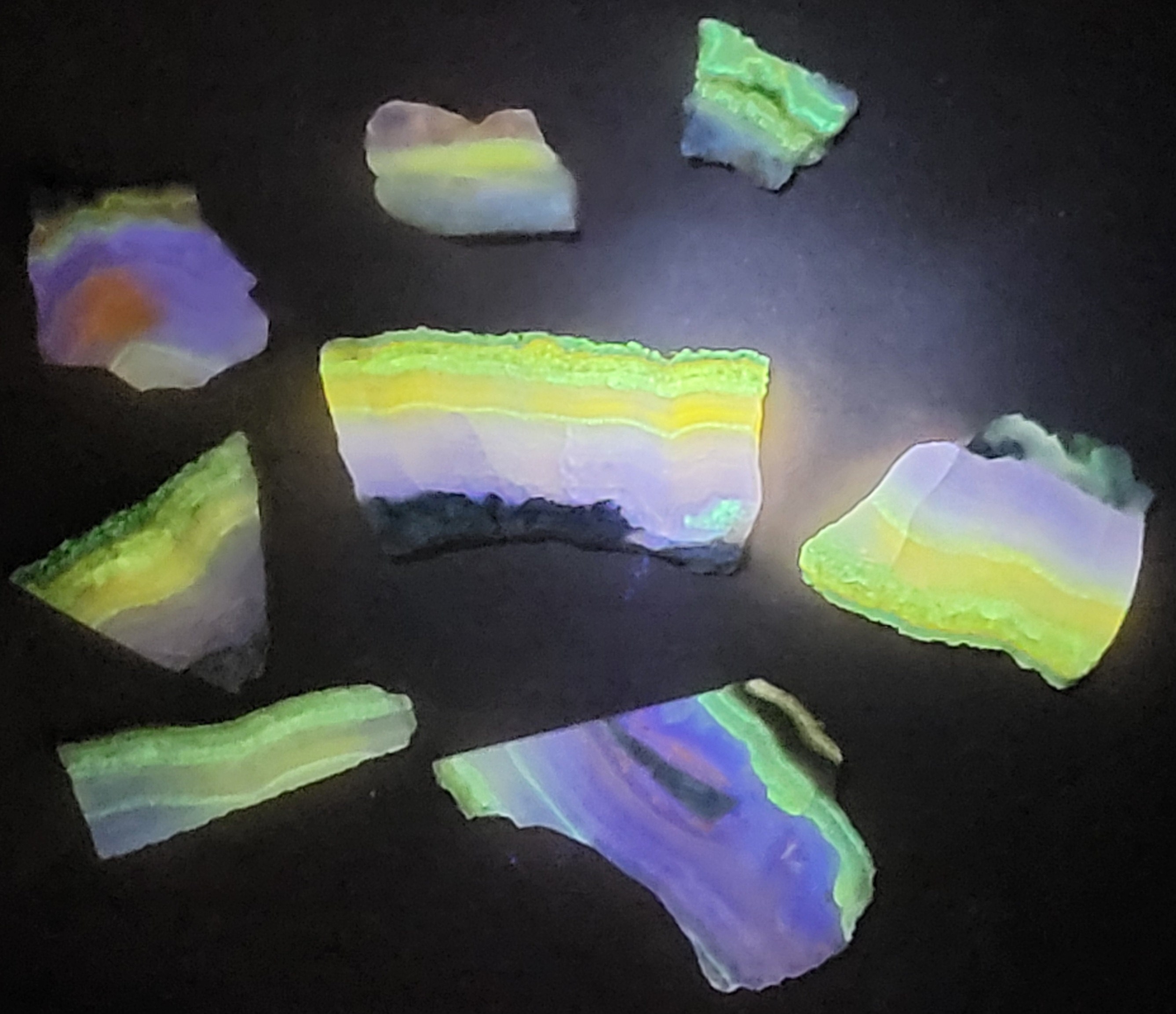 Hokkaidoite - Midwave UV (310nm)