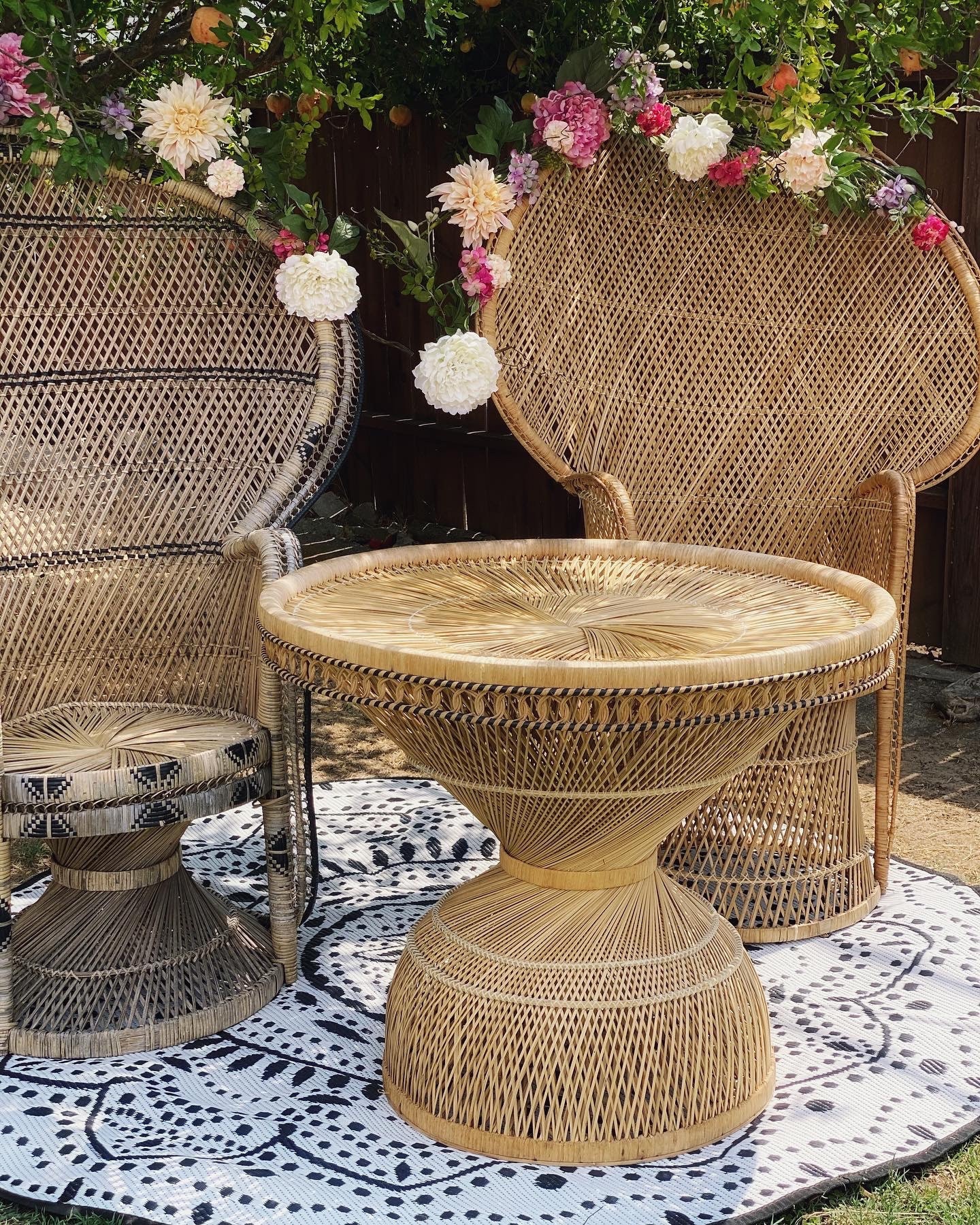 Round Peacock Wicker Table