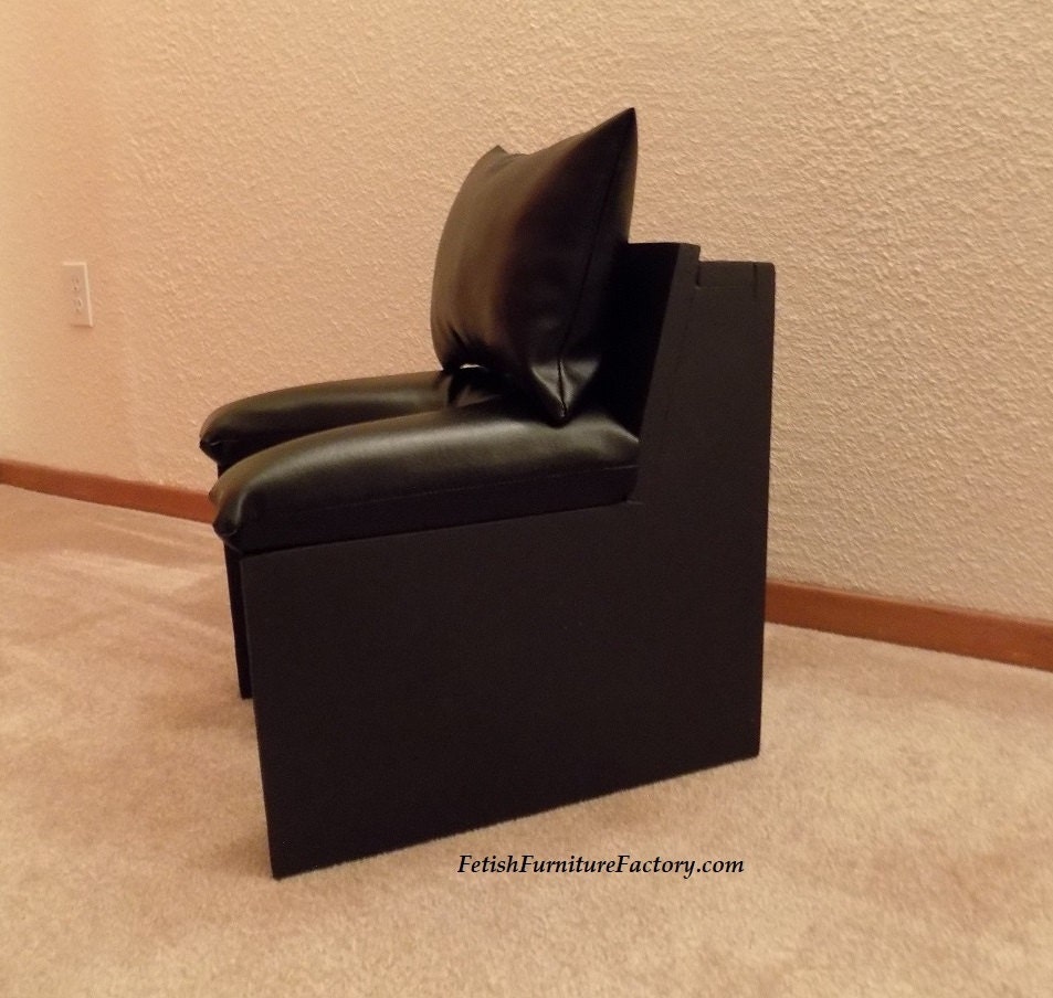 Queening Chair, FemDom Facesitting