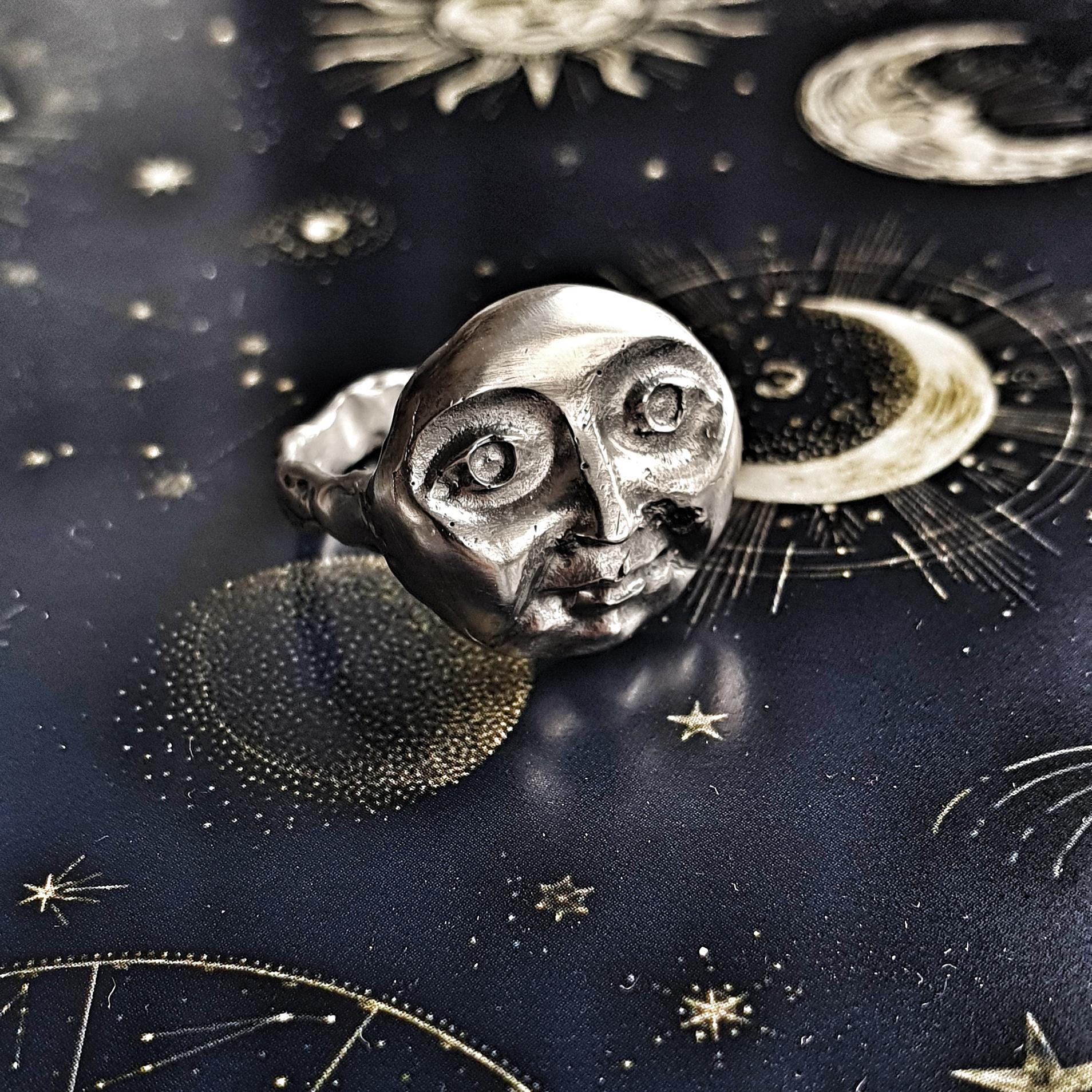 Moon face silver ring