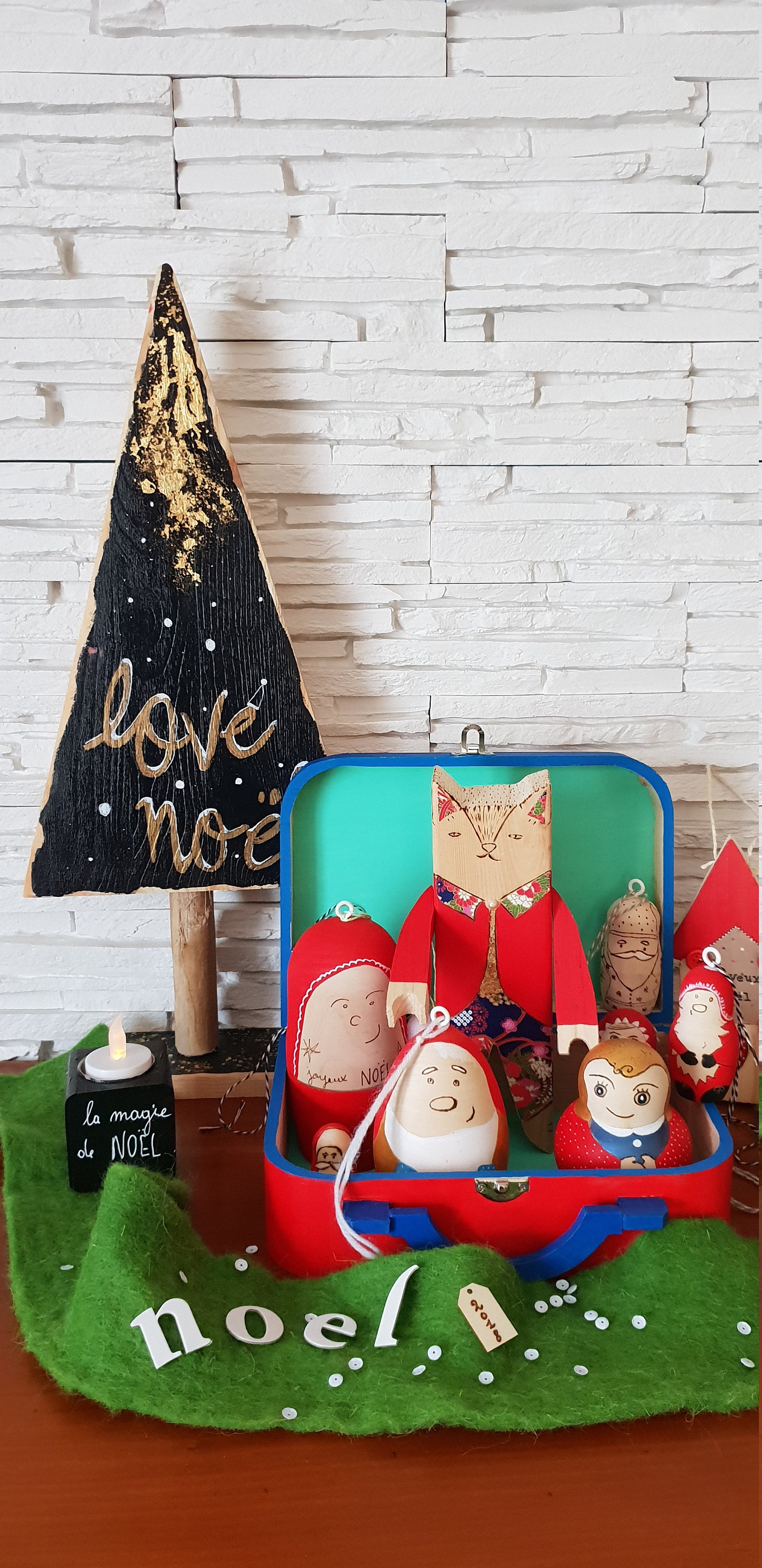 déco Noël, créations personnalisées et décorées par mes soins.  A loccasion des fêtes de Noël venez profiter de cadeaux originaux et écologiques chez Marinapyrodeco toutes les créations peuvent être personnalisées.