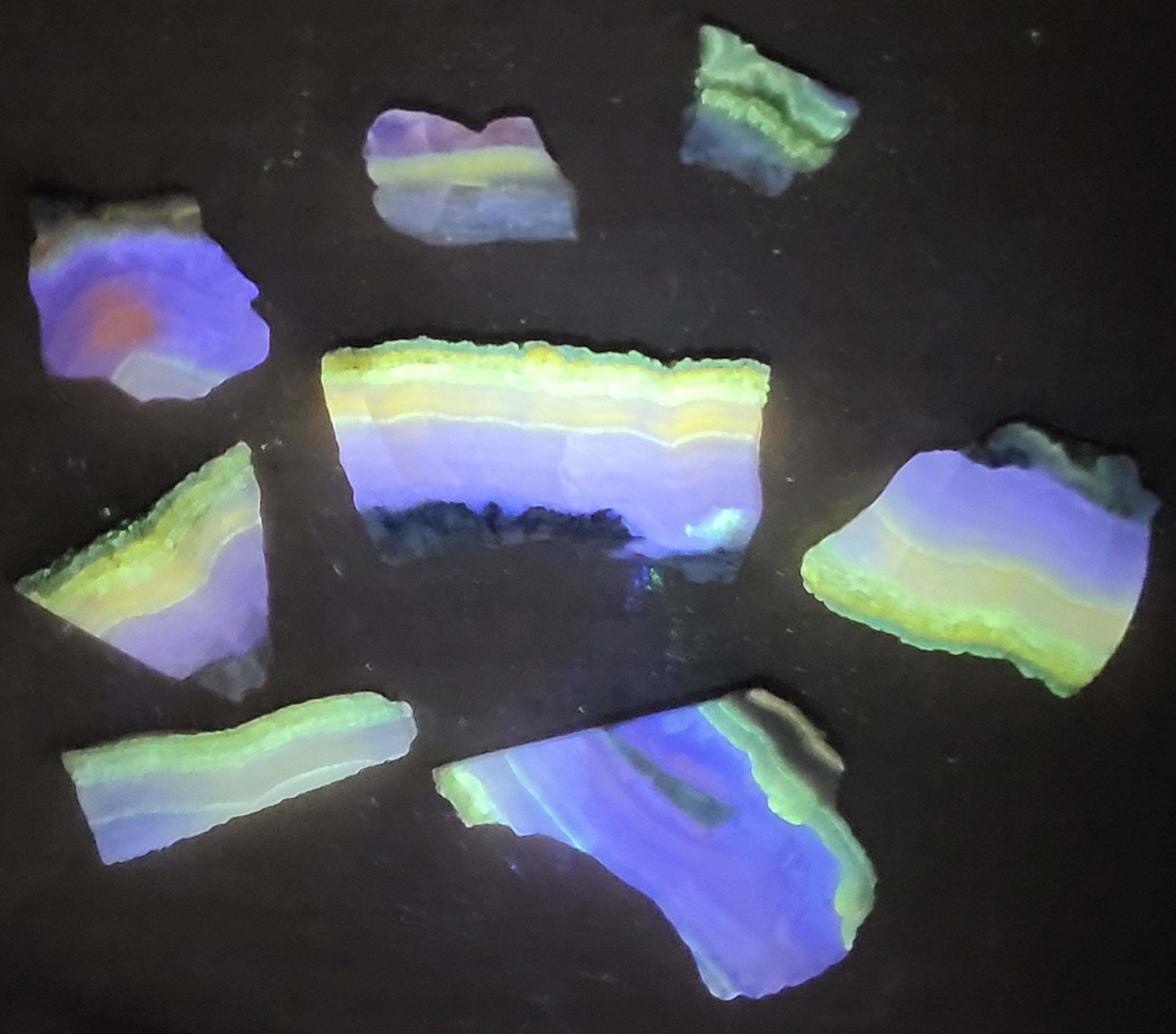 Hokkaidoite - Shortwave UV (254-255nm)