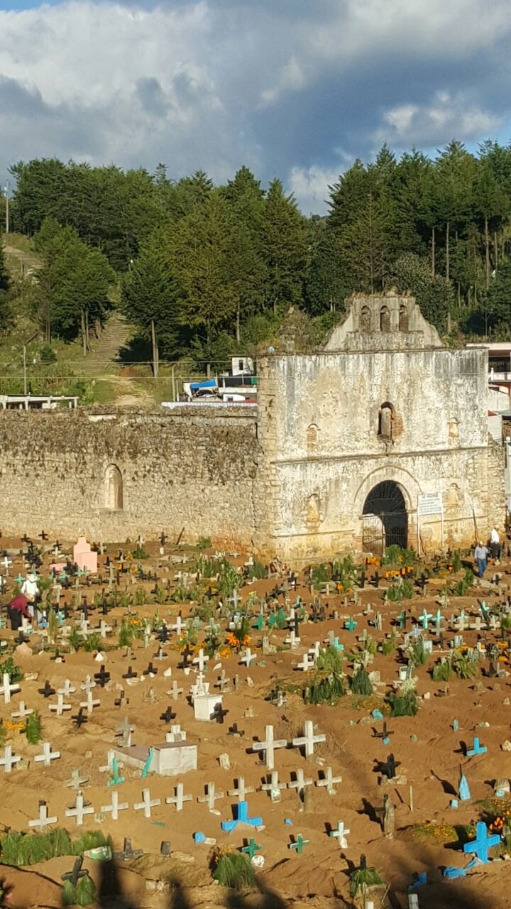 Panteón en Chiapas, México. #diademuertos #panteón #chiapas #mexico #tradiciones #dayofthedead