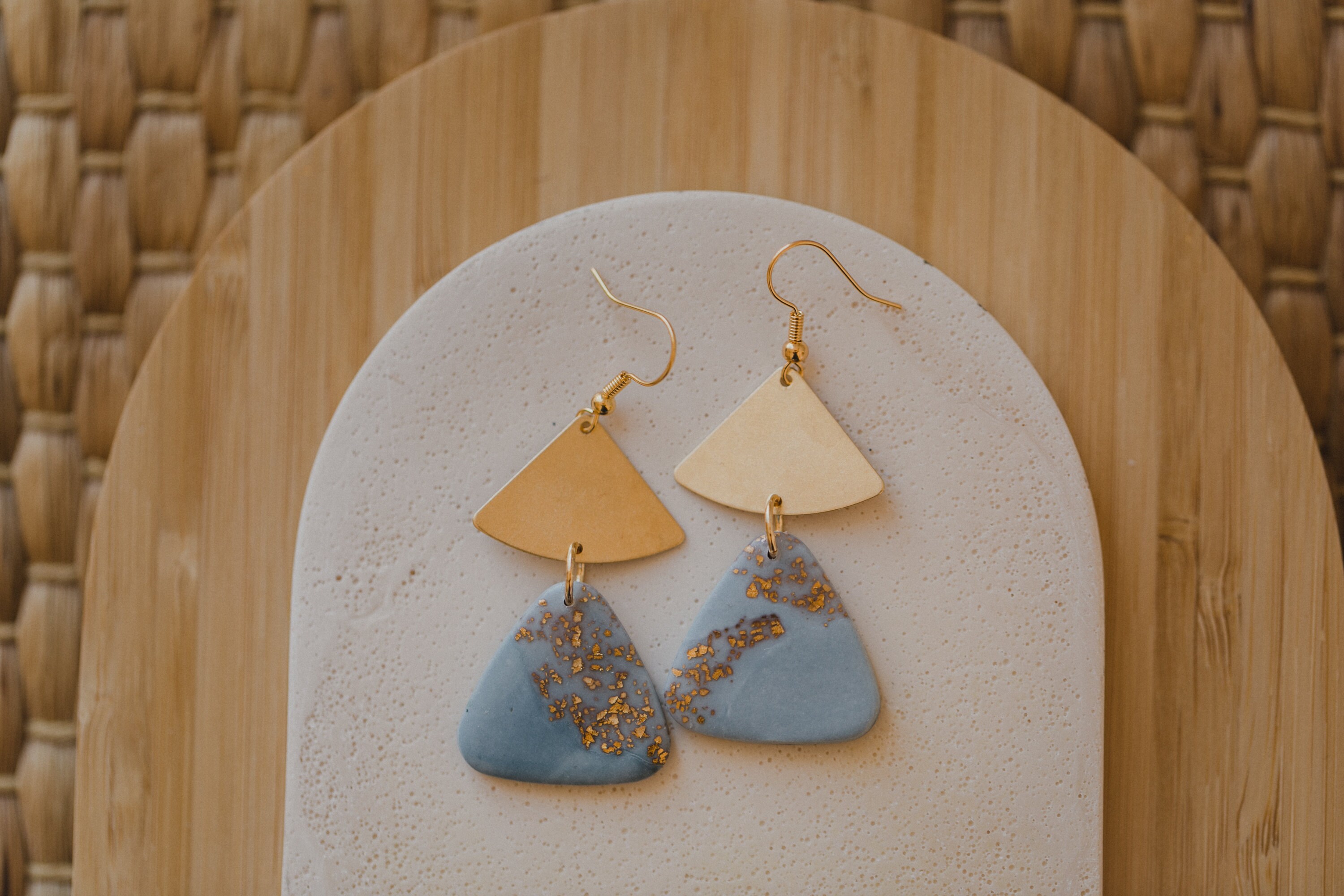 Blaue Polymer Clay Ohrringe mit Blattgold - walnutandcherry